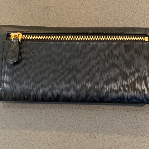 Prada Large    Black Wallet with Red Interior Large. - Picture 2 of 6